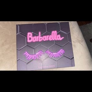 BeeBeauty Barbearella eyeshadow palette